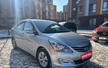 Hyundai Solaris II рестайлинг, 2015 год, 1 150 000 рублей, 2 фотография
