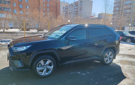 Toyota RAV4, 2019 год, 3 200 000 рублей, 4 фотография