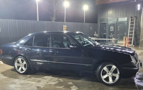 Mercedes-Benz E-Класс, 2001 год, 400 000 рублей, 1 фотография