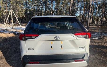 Toyota RAV4, 2024 год, 4 300 000 рублей, 4 фотография