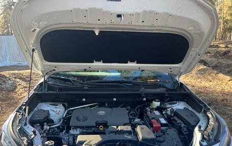 Toyota RAV4, 2024 год, 4 300 000 рублей, 9 фотография