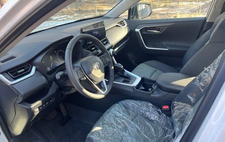 Toyota RAV4, 2024 год, 4 300 000 рублей, 10 фотография