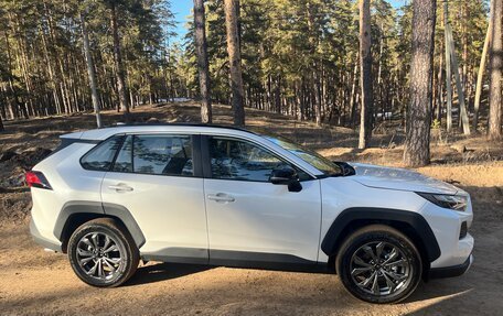 Toyota RAV4, 2024 год, 4 300 000 рублей, 7 фотография