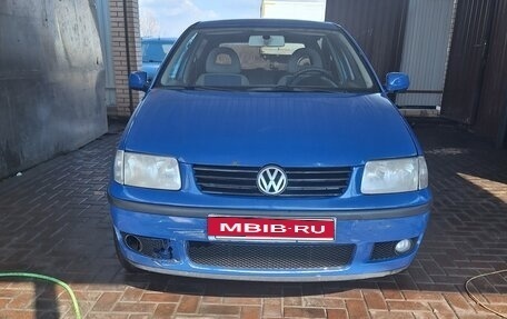 Volkswagen Polo III рестайлинг, 2001 год, 140 000 рублей, 1 фотография