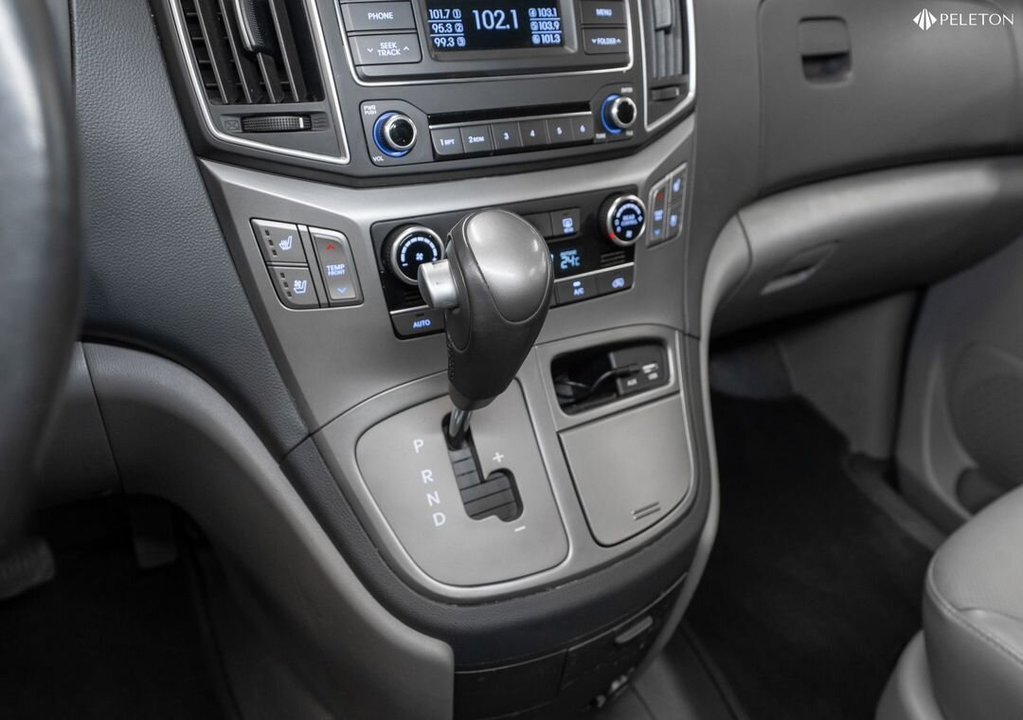 Hyundai Grand Starex, 2018 год, 3 850 000 рублей, 20 фотография