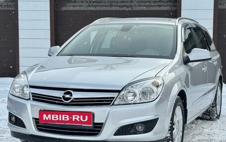 Opel Astra J, 2011 год, 655 000 рублей, 1 фотография
