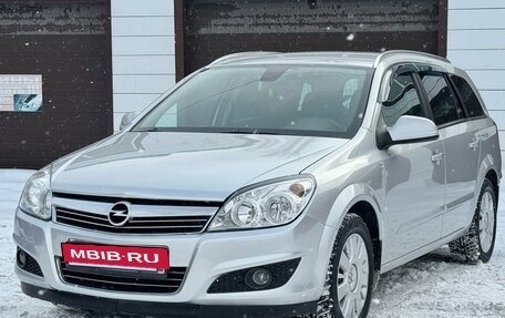Opel Astra J, 2011 год, 655 000 рублей, 2 фотография