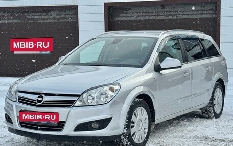 Opel Astra J, 2011 год, 655 000 рублей, 3 фотография