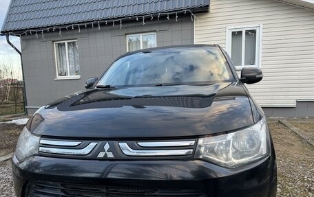 Mitsubishi Outlander III рестайлинг 3, 2012 год, 1 100 000 рублей, 1 фотография