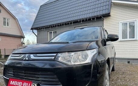 Mitsubishi Outlander III рестайлинг 3, 2012 год, 1 100 000 рублей, 2 фотография