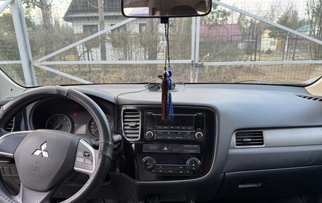 Mitsubishi Outlander III рестайлинг 3, 2012 год, 1 100 000 рублей, 15 фотография