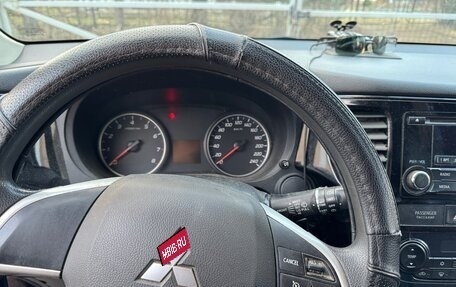 Mitsubishi Outlander III рестайлинг 3, 2012 год, 1 100 000 рублей, 12 фотография