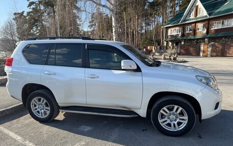 Toyota Land Cruiser Prado 150 рестайлинг 2, 2011 год, 3 150 000 рублей, 2 фотография