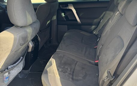 Toyota Land Cruiser Prado 150 рестайлинг 2, 2011 год, 3 150 000 рублей, 10 фотография