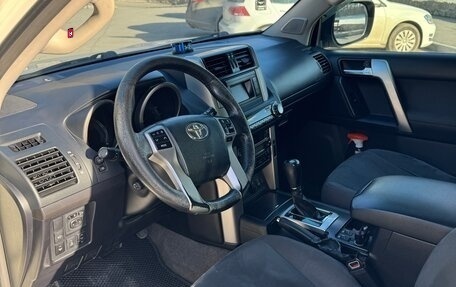 Toyota Land Cruiser Prado 150 рестайлинг 2, 2011 год, 3 150 000 рублей, 12 фотография