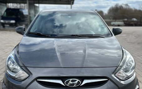 Hyundai Solaris II рестайлинг, 2012 год, 730 000 рублей, 2 фотография