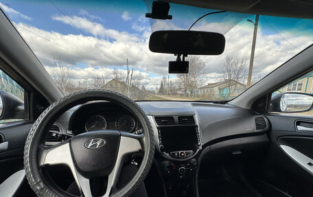Hyundai Solaris II рестайлинг, 2012 год, 730 000 рублей, 13 фотография