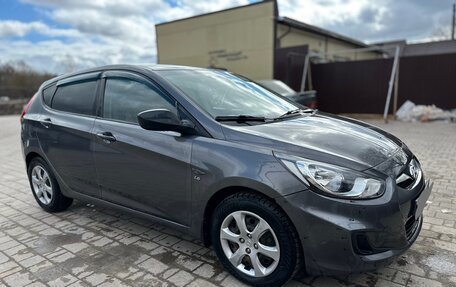 Hyundai Solaris II рестайлинг, 2012 год, 730 000 рублей, 3 фотография