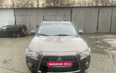 Mitsubishi Outlander III рестайлинг 3, 2012 год, 1 590 000 рублей, 8 фотография