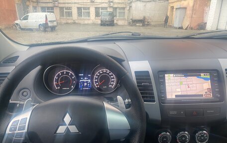 Mitsubishi Outlander III рестайлинг 3, 2012 год, 1 590 000 рублей, 13 фотография