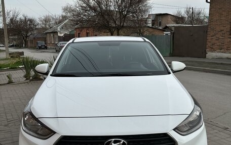 Hyundai Solaris II рестайлинг, 2017 год, 1 250 000 рублей, 1 фотография
