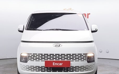 Hyundai Staria, 2021 год, 2 500 000 рублей, 3 фотография