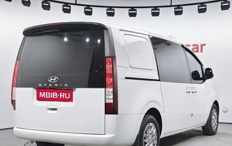 Hyundai Staria, 2021 год, 2 500 000 рублей, 2 фотография