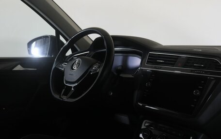 Volkswagen Tiguan II, 2019 год, 2 459 000 рублей, 10 фотография