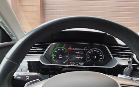 Audi e-tron I, 2020 год, 4 600 000 рублей, 8 фотография