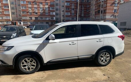 Mitsubishi Outlander III рестайлинг 3, 2018 год, 1 600 000 рублей, 2 фотография