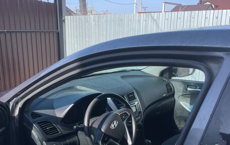 Hyundai Solaris II рестайлинг, 2013 год, 890 000 рублей, 4 фотография
