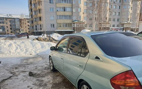 Toyota Prius IV XW50, 1999 год, 165 000 рублей, 1 фотография