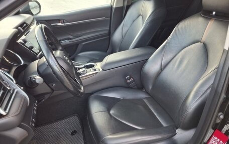 Toyota Camry, 2019 год, 2 900 000 рублей, 8 фотография