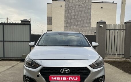 Hyundai Solaris II рестайлинг, 2018 год, 999 999 рублей, 1 фотография
