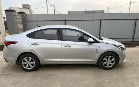 Hyundai Solaris II рестайлинг, 2018 год, 999 999 рублей, 4 фотография