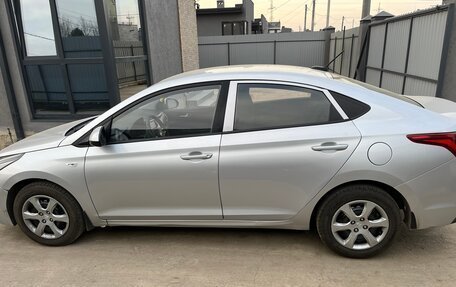 Hyundai Solaris II рестайлинг, 2018 год, 999 999 рублей, 8 фотография
