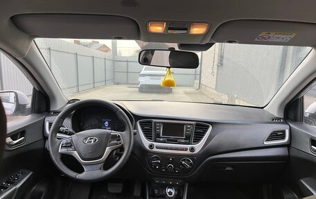 Hyundai Solaris II рестайлинг, 2018 год, 999 999 рублей, 9 фотография