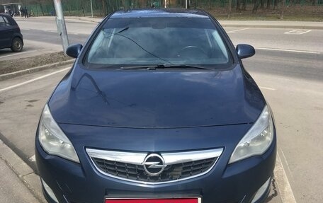 Opel Astra J, 2011 год, 810 000 рублей, 1 фотография