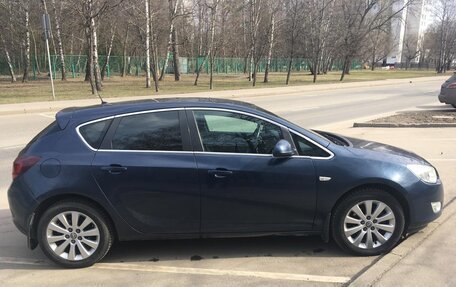 Opel Astra J, 2011 год, 810 000 рублей, 3 фотография