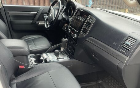 Mitsubishi Pajero IV, 2015 год, 3 000 000 рублей, 18 фотография
