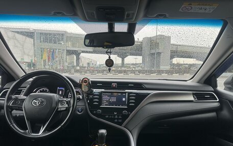 Toyota Camry, 2018 год, 1 950 000 рублей, 10 фотография