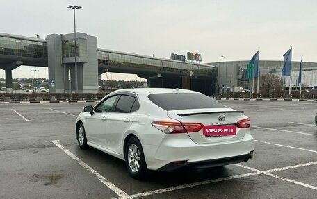 Toyota Camry, 2018 год, 1 950 000 рублей, 4 фотография