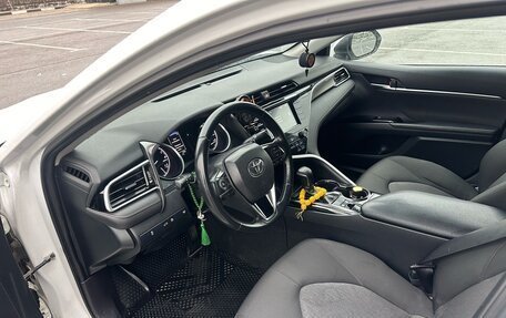 Toyota Camry, 2018 год, 1 950 000 рублей, 12 фотография