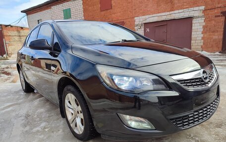 Opel Astra J, 2012 год, 700 000 рублей, 1 фотография