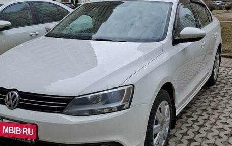 Volkswagen Jetta VI, 2013 год, 950 000 рублей, 3 фотография