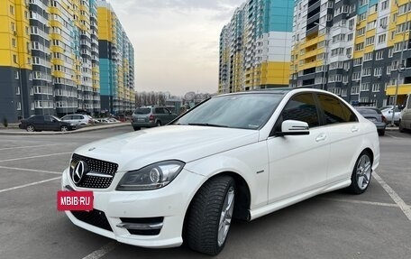 Mercedes-Benz C-Класс, 2011 год, 1 800 000 рублей, 2 фотография