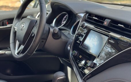 Toyota Camry, 2019 год, 2 800 000 рублей, 10 фотография