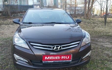 Hyundai Solaris II рестайлинг, 2015 год, 1 100 000 рублей, 1 фотография