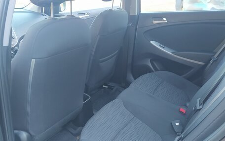 Hyundai Solaris II рестайлинг, 2015 год, 1 100 000 рублей, 4 фотография