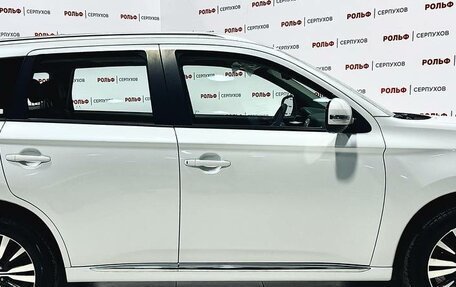 Mitsubishi Outlander III рестайлинг 3, 2022 год, 3 690 000 рублей, 5 фотография